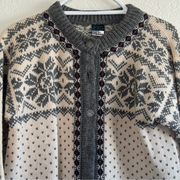Vintage Dale of Norway Women's Gray and Cream Patterned Sweater size M - Picture 2 of 6